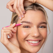 Tweezerman Slant Tweezer Pretty In Pink (Model Shot 5)